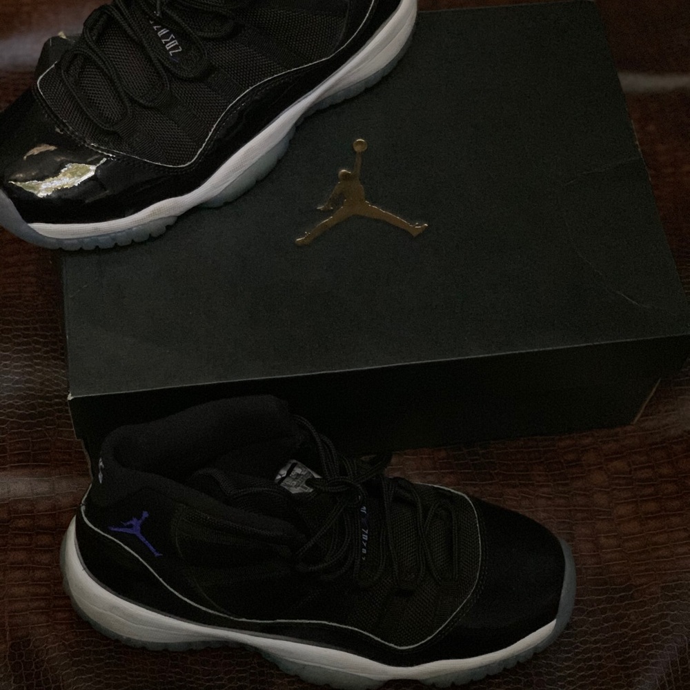 Pre-owned Air Jordan Grade school Size 6.5Y Space Jam 11 - BOX INCLUDED